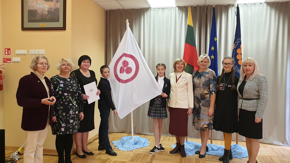 Taikos vėliava – Palangos Vlado Jurgučio pagrindinei mokyklai