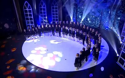 Palangos Vlado Jurgučio progimnazijos mokinių choro „Vėtra” atliekama daina „Vaikai po lelijom”