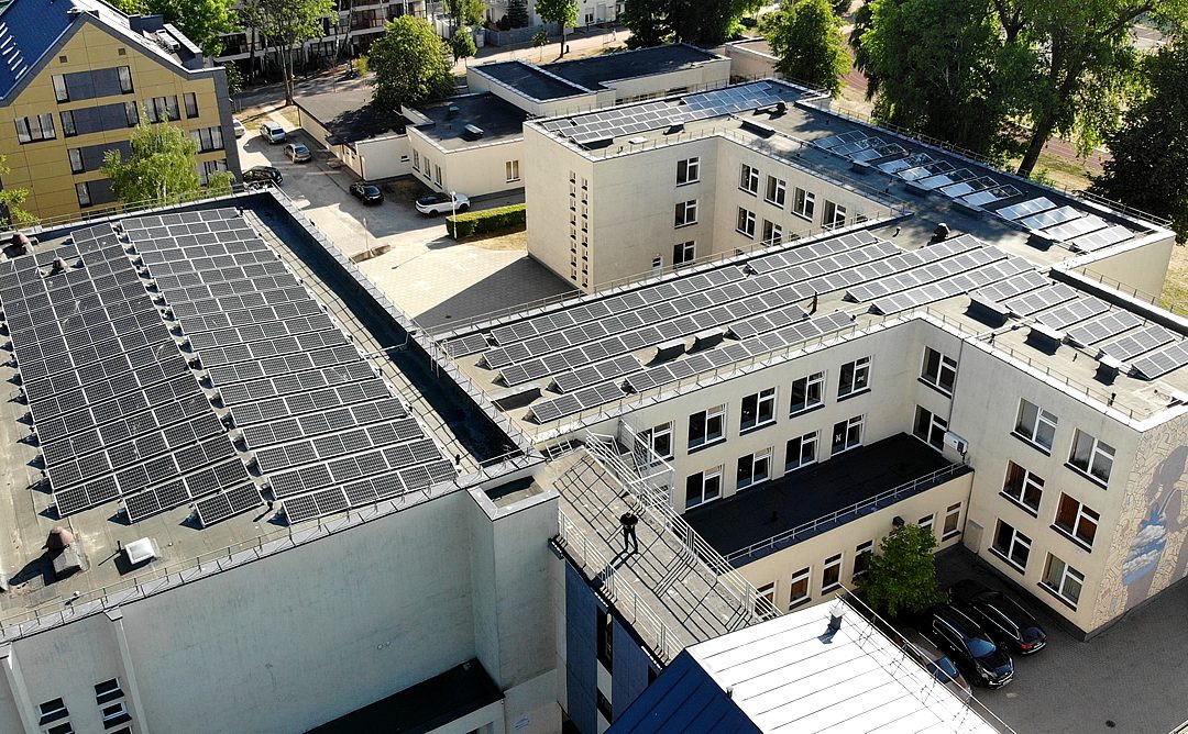 Atsinaujinančių energijos šaltinių panaudojimas įsirengiant 99,99KW saulės elektrinę ant mokyklos stogo